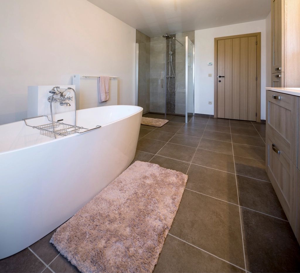 The sauna and steam room, lined in timber